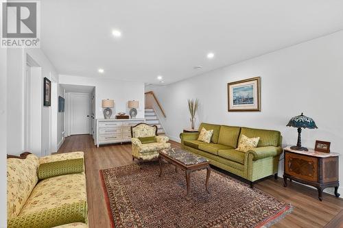 1793 Queen St E, Sault Ste. Marie, ON - Indoor Photo Showing Living Room