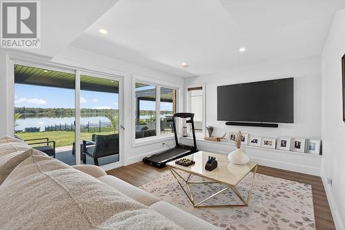 1793 Queen St E, Sault Ste. Marie, ON - Indoor Photo Showing Living Room