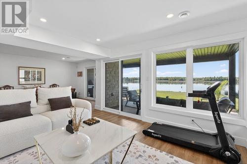 1793 Queen St E, Sault Ste. Marie, ON - Indoor Photo Showing Living Room