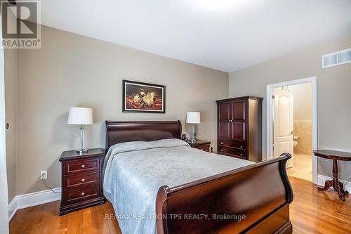 Hardwood Floors and Walk in Closet - 25 Leafield Drive, Toronto, ON 