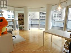 705 - 21 CARLTON STREET Toronto, ON M5B 1L3