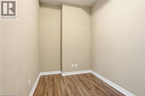 Compact room featuring wood-finish flooring and neutral-toned walls - 40 Esplanade Lane Unit# 614, Grimsby, ON 