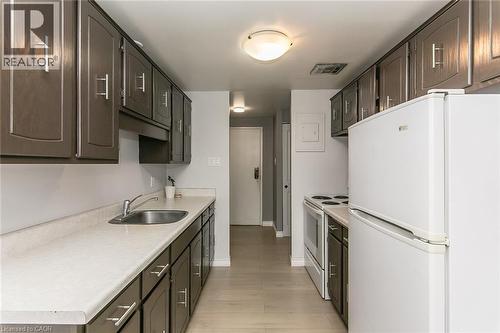 4 Avalon Place Unit# 308, Kitchener, ON - Indoor Photo Showing Kitchen