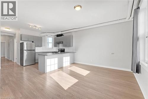 Open-concept living space featuring wood-finish flooring throughout - 657 Barton Street E Unit# 302, Hamilton, ON 