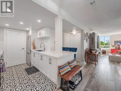 401 - 14924 YONGE STREET  Aurora, ON L4G 6H7