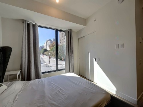 Chambre à coucher - 214-1 Boul. De Maisonneuve O., Montréal (Ville-Marie), QC - Indoor Photo Showing Bedroom