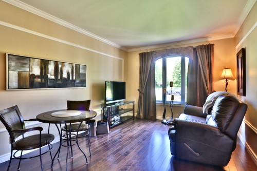 Salon - 629 Rue Du Moulin, Acton Vale, QC - Indoor
