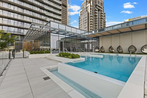 Piscine - 3909-720 Rue St-Jacques, Montréal (Ville-Marie), QC 