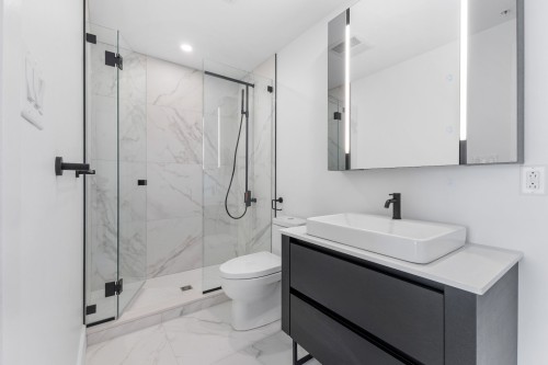 Salle de bains attenante à la CCP - 3909-720 Rue St-Jacques, Montréal (Ville-Marie), QC 