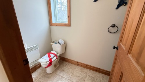 Powder room - 60 Rue Maréchal-Ferrant, Saint-Calixte, QC 