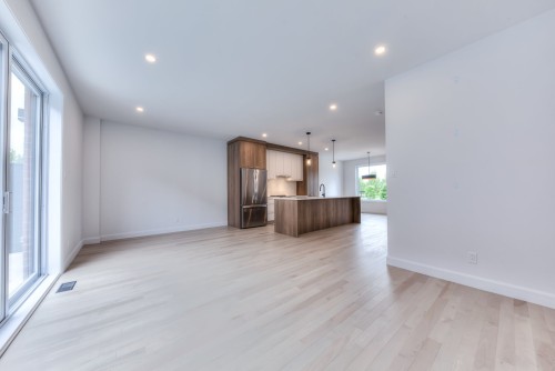 Salon - 2920 Rue Cloutier, Brossard, QC 