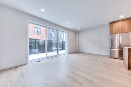 Salon - 2920 Rue Cloutier, Brossard, QC 