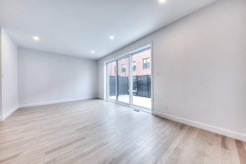 Salon - 2920 Rue Cloutier, Brossard, QC 
