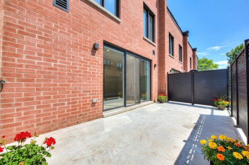 Balcon - 2920 Rue Cloutier, Brossard, QC 