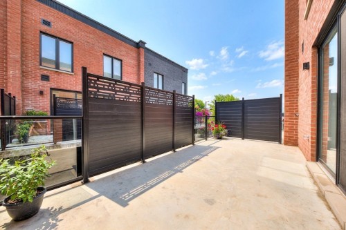 Balcon - 2920 Rue Cloutier, Brossard, QC 