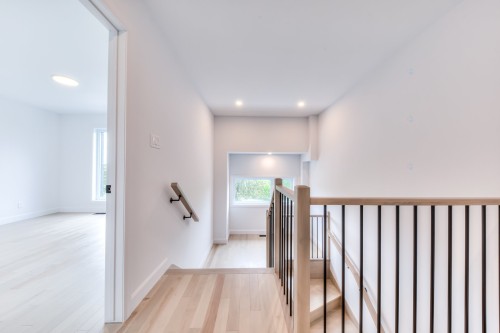 Escalier - 2920 Rue Cloutier, Brossard, QC 