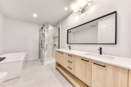 Salle de bains - 2920 Rue Cloutier, Brossard, QC 
