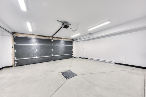 Garage - 2920 Rue Cloutier, Brossard, QC 