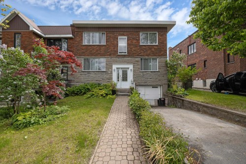 2424 Av De Mayfair — photo 1