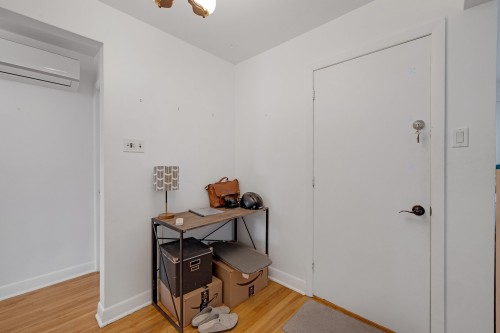 Mud Room - 2424 Av. De Mayfair, Montréal (Côte-Des-Neiges/Notre-Dame-De-Grâce), QC - Indoor Photo Showing Other Room