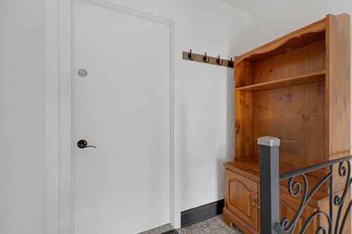 Mud Room - 2424 Av. De Mayfair, Montréal (Côte-Des-Neiges/Notre-Dame-De-Grâce), QC - Indoor Photo Showing Other Room