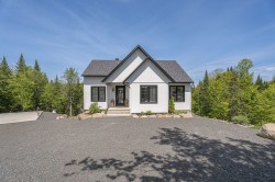 325 Rue de la Gratitude  Sainte-Marguerite-Du-Lac-Masson, QC J0T 2N0