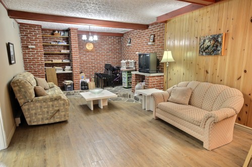 Salle familiale - 87 Rue D'Évain, Rouyn-Noranda, QC 