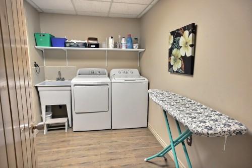 Salle de lavage - 87 Rue D'Évain, Rouyn-Noranda, QC 
