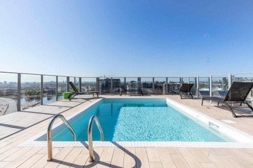 Piscine - 901-888 Rue Wellington, Montréal (Ville-Marie), QC - Outdoor With In Ground Pool
