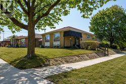 135 RANGOON ROAD Toronto, ON M9C 4P4