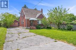 4 SUNRAY CRESCENT Toronto, ON M3M 2C5