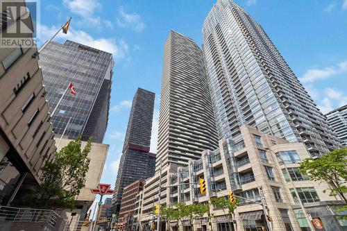 2607 - 2221 YONGE STREET  Toronto, ON M4S 0B8