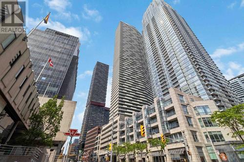 2607 - 2221 YONGE STREET  Toronto, ON M4S 0B8