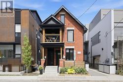121 CARRUTHERS AVENUE  Ottawa, ON K1Y 1N4