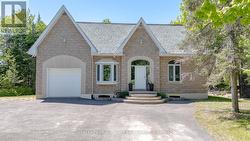 421 COLLINS DRIVE  North Bay (Airport), ON P1B 8G3