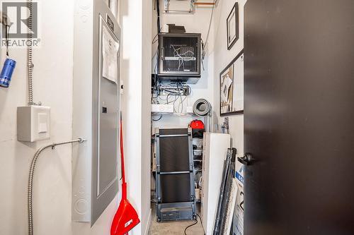 375-377 E Broadway, Vancouver, BC 