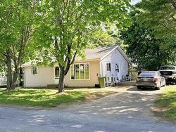 54 Maple Avenue Lunenburg, NS B0J 2C0