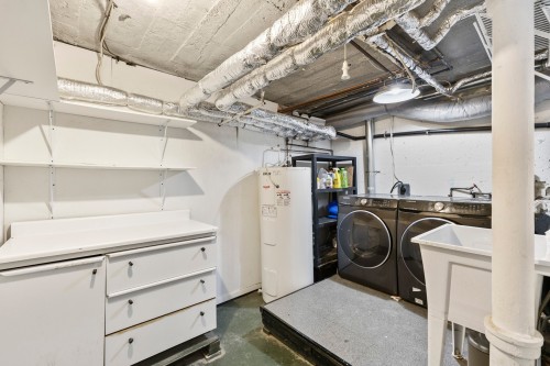 Laundry - 4563 Av. De Kensington, Montréal (Côte-Des-Neiges/Notre-Dame-De-Grâce), QC 