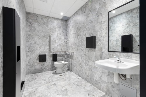 Bathroom - 200-130 Boul. De Mortagne, Boucherville, QC - Indoor Photo Showing Bathroom