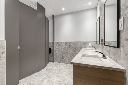Bathroom - 200-130 Boul. De Mortagne, Boucherville, QC - Indoor