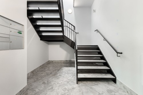 Staircase - 200-130 Boul. De Mortagne, Boucherville, QC - Indoor Photo Showing Other Room