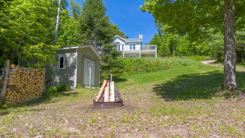 Bord de l'eau - 131 Ch. Des Bouleaux, Lac-Des-Écorces, QC 