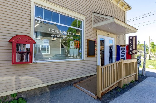 Façade - 12 Rue Du Dépôt, Sutton, QC 
