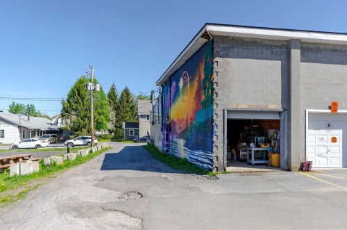 Garage - 12 Rue Du Dépôt, Sutton, QC 