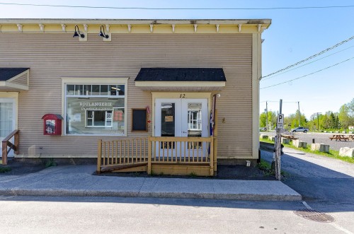 Façade - 12 Rue Du Dépôt, Sutton, QC 