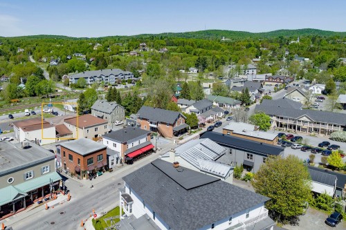Photo aérienne - 12 Rue Du Dépôt, Sutton, QC 