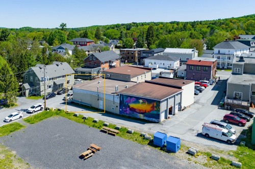 Stationnement - 12 Rue Du Dépôt, Sutton, QC 