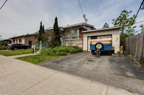 Parking - 10515 Av. Garon, Montréal (Montréal-Nord), QC 