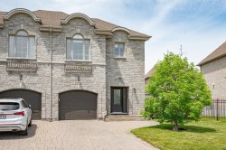 8030 Rue Louisbourg Brossard, QC J4Y 0H6