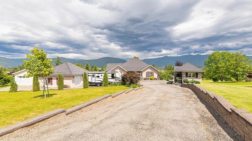 1062 Simmons Road, Creston, BC 